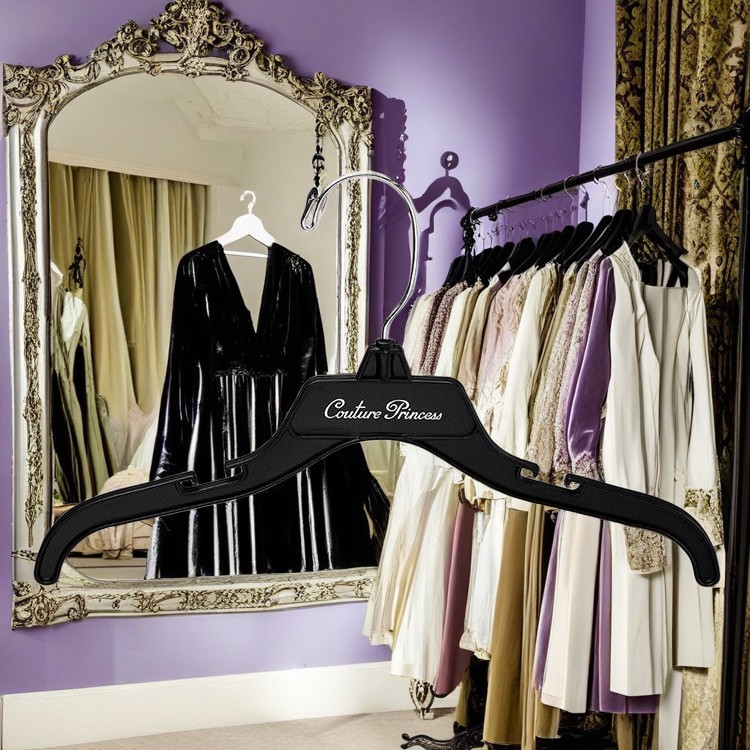 Presenting our KR - 498 plastic hangers! With 23 years of production experience, our Shanghai factory crafts these 12 - inch hangers, perfect for displaying kids' tops. Many global clothing companies use them for combined packaging. Plus, customize them with your brand's 烫金 (gold - foil stamped) logo according to your needs. Discover more on our independent site.