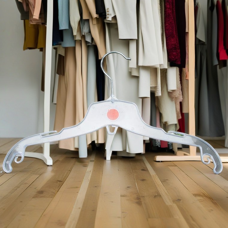 Meet the KR - 580 plastic hangers from our Shanghai factory with 23 years of production experience. Sized at 16.6 inches, they're available in a clear - through design or customizable colors. You can have your brand logo printed on them. With a metal hook that has passed a 72 - hour salt spray test, it resists rust and oxidation. Ideal for displaying adult men's and women's upper - wear. Many global clothing companies choose them for combined packaging. Check our independent site now!