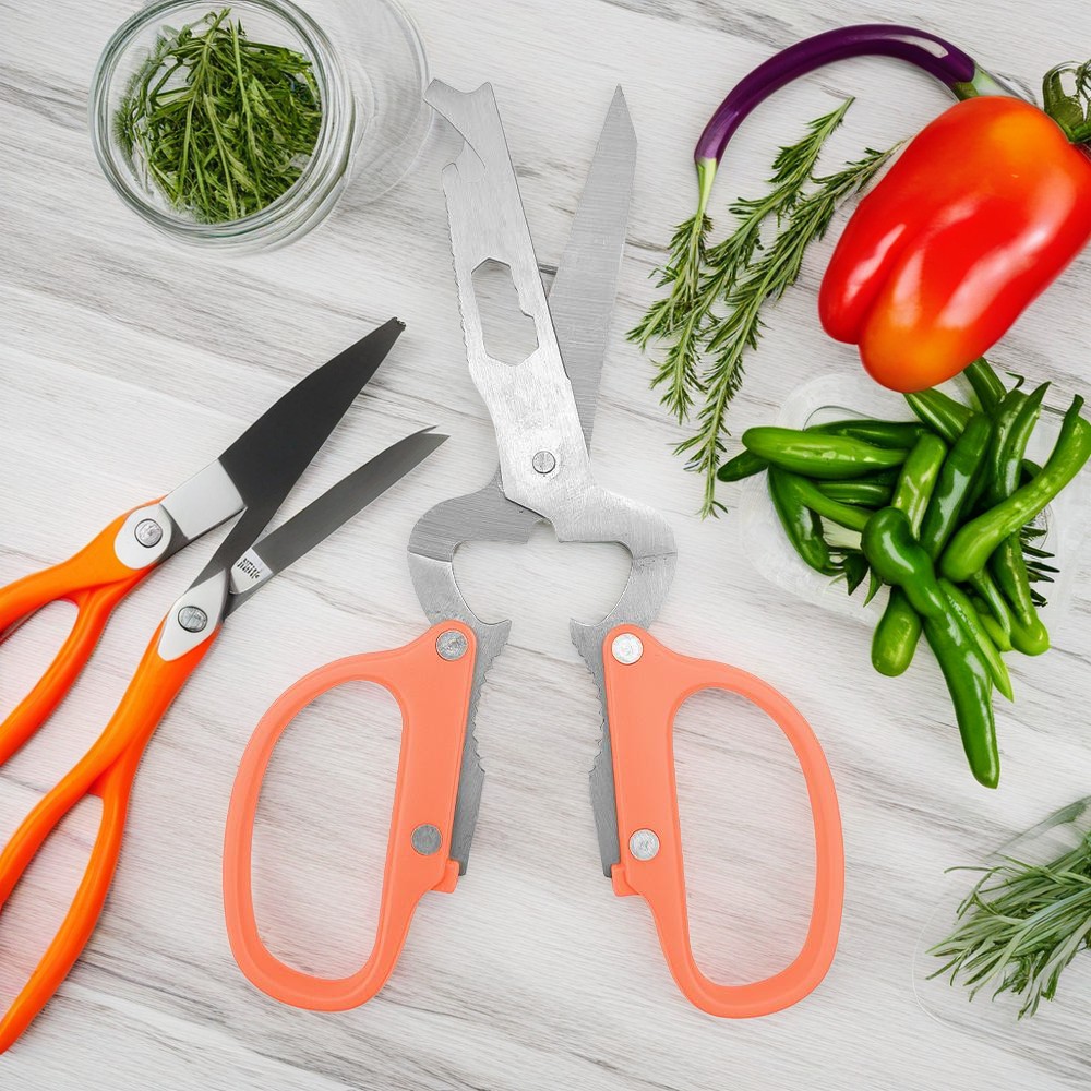 Multi-functional kitchen scissors