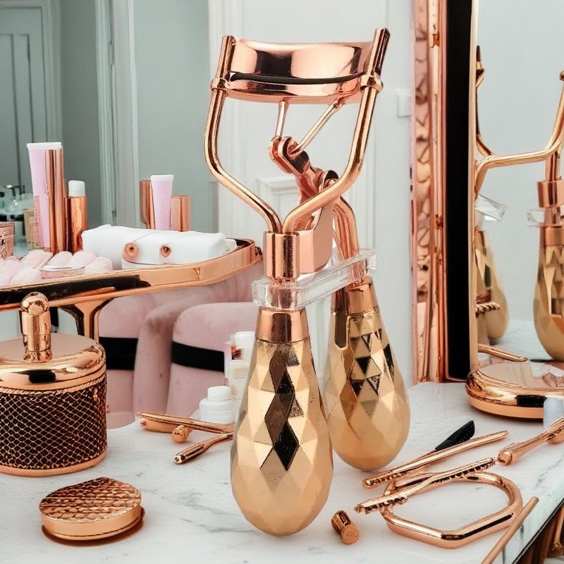 Fashionable shiny eyelash tool