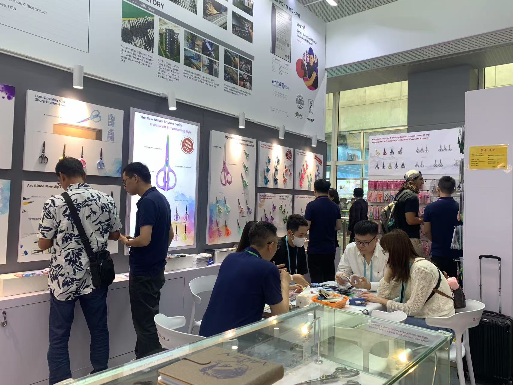 Tijeras Bonet encontradas en la papelería de la Feria Guangzhou