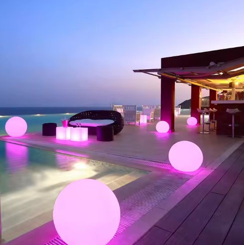 Transforme su evento con impresionantes decoraciones de fiesta en la piscina