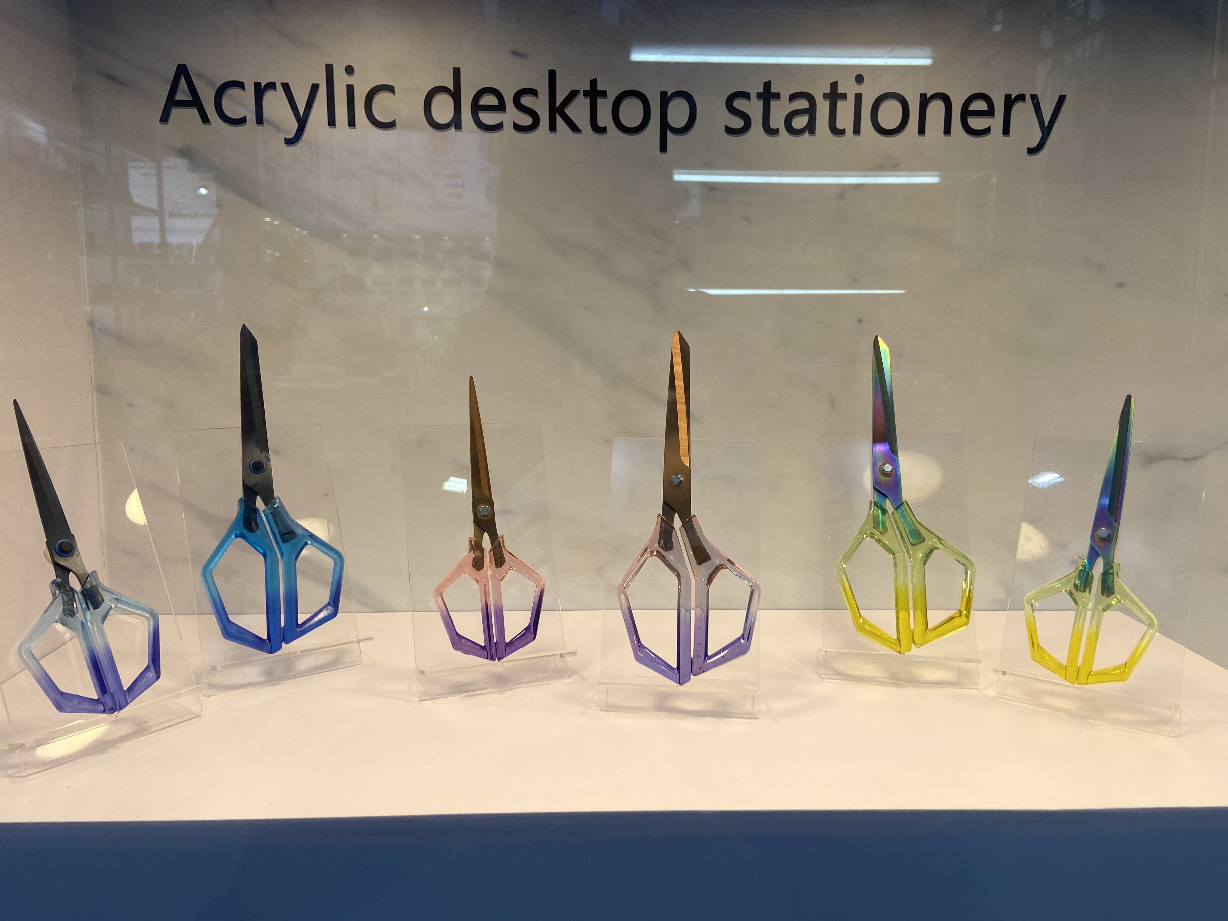 Déverrouiller la créativité avec des ciseaux de papeterie OEM