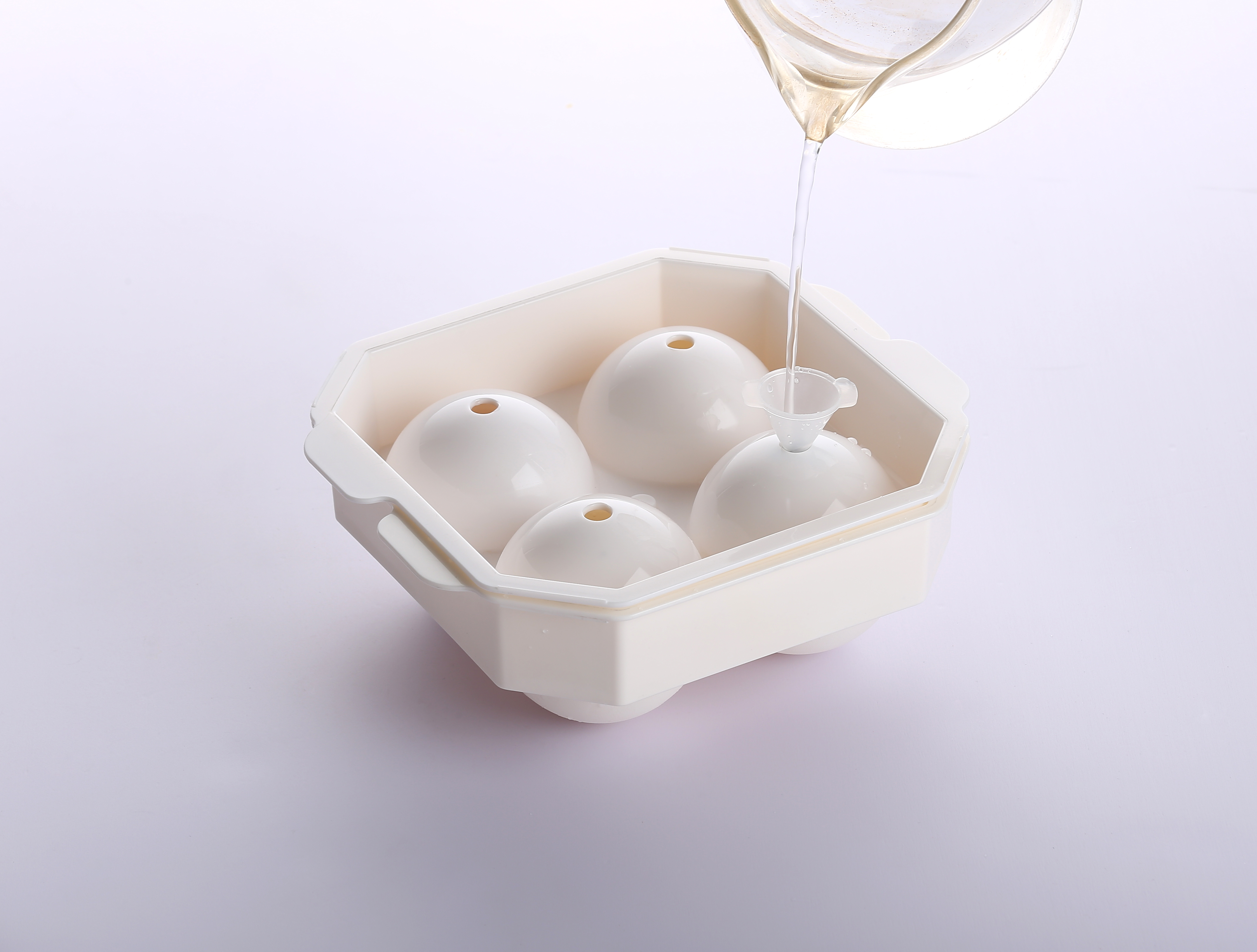 Innovations in Ice Tray Manufacturing: Elevate Drinks