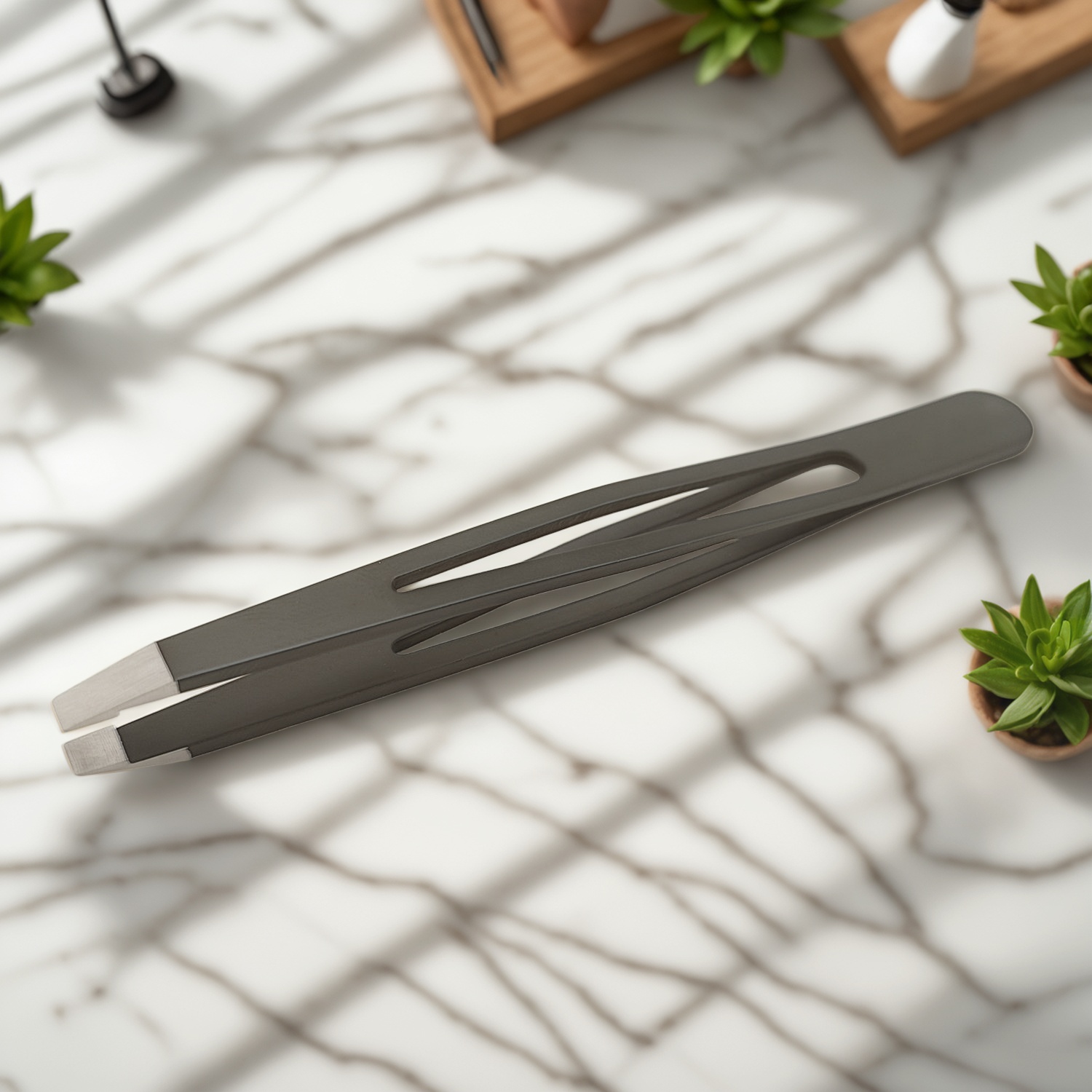 B2B Beauty Supplies: Reliable Tweezers & ODM Solutions