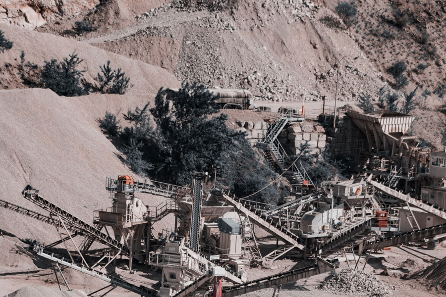 Rubber conveyor belts operating in a quarry and aggregate processing plant