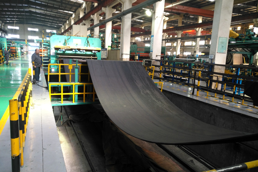 Rubber conveyor belt production line in a China conveyor belt factory