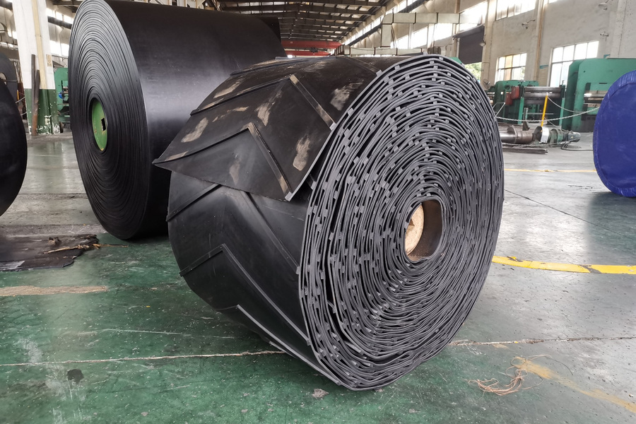 Rubber conveyor belt rolls inside SINOCONVE conveyor belt factory