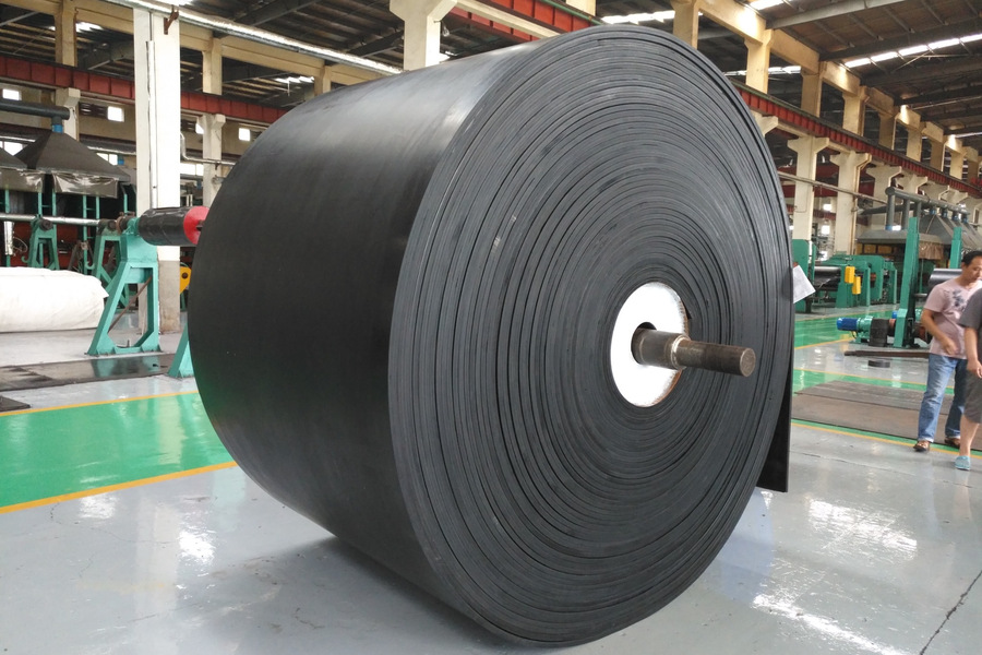 Finished rubber conveyor belt roll in a manufacturing workshop