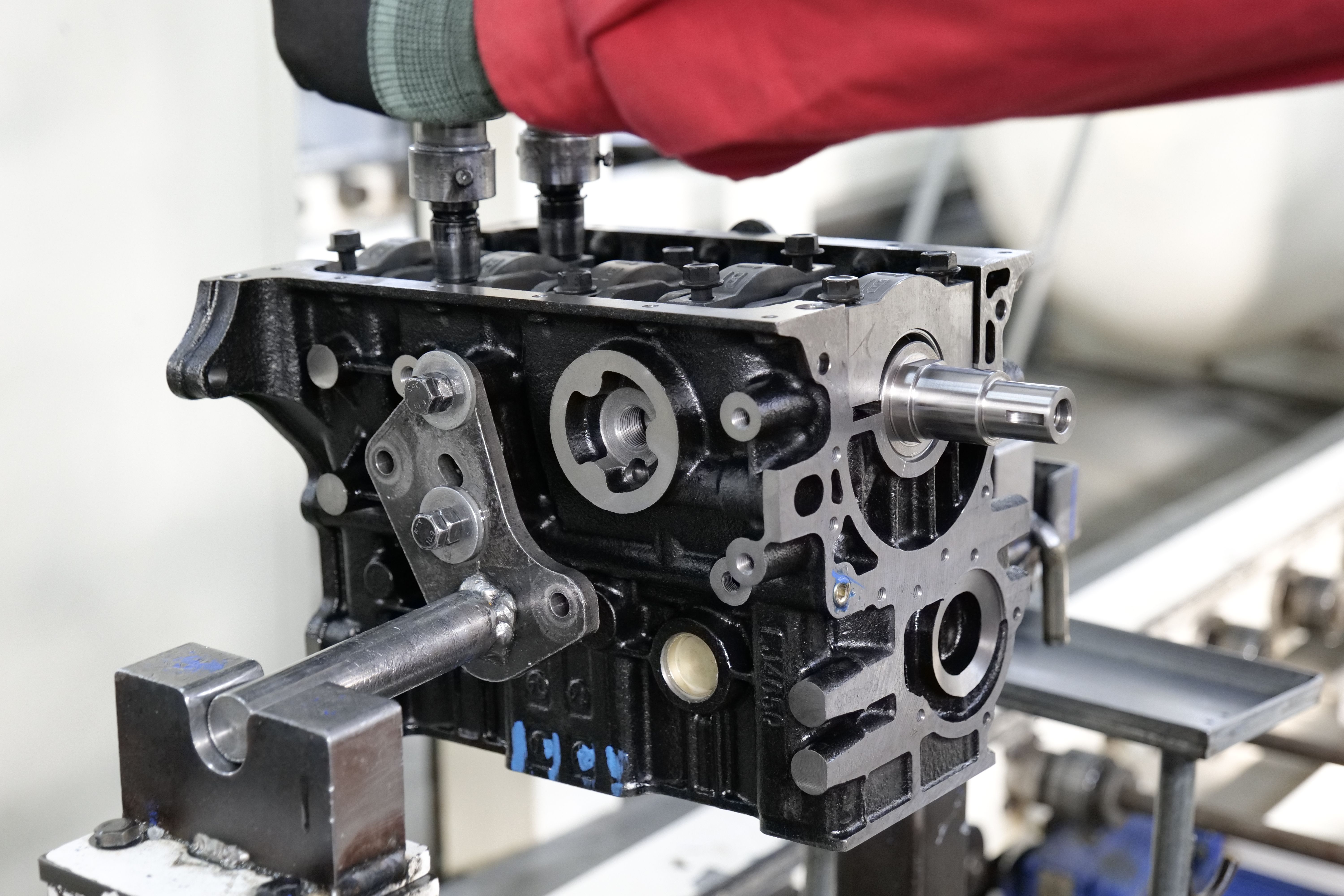 Industrial component quality inspection during manufacturing