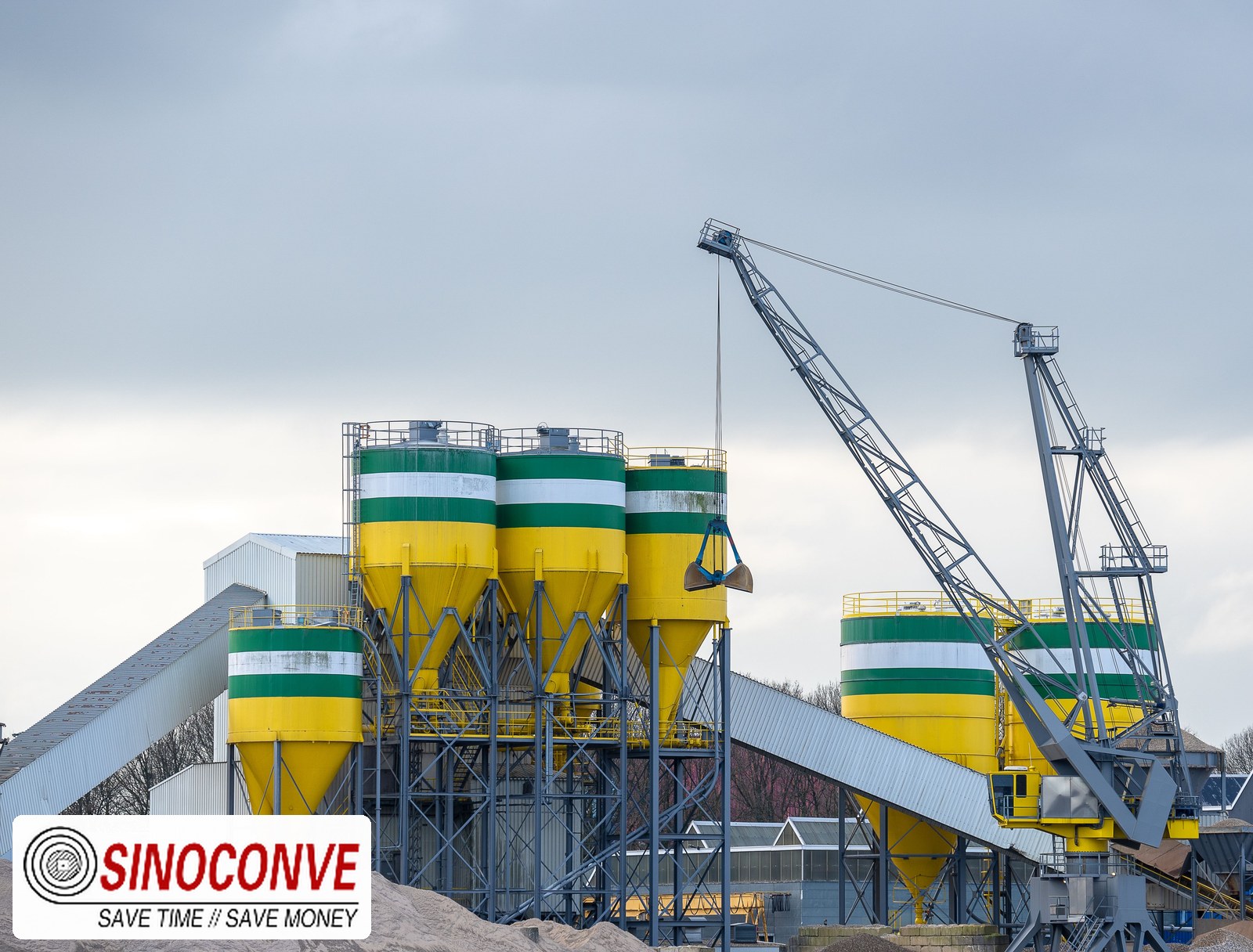 Enclosed conveyor belt system at an aggregate processing plant