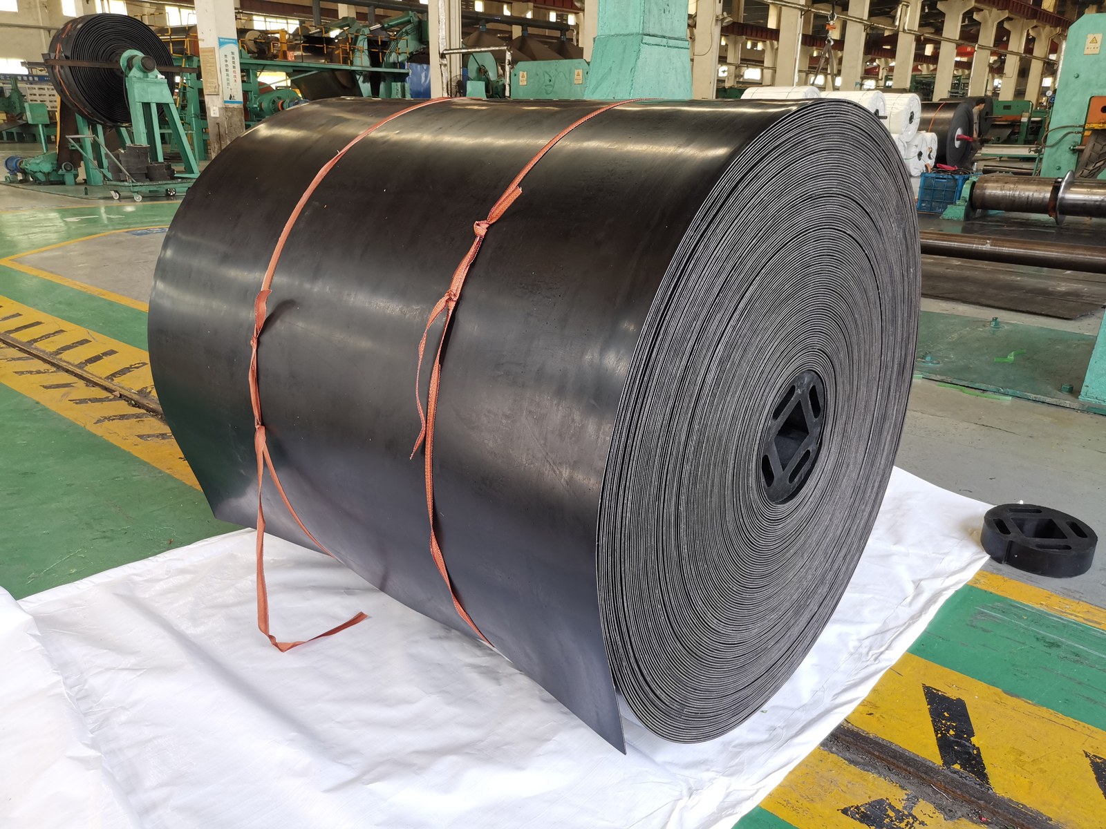 出荷準備の整ったゴム製コンベア ベルト ロール