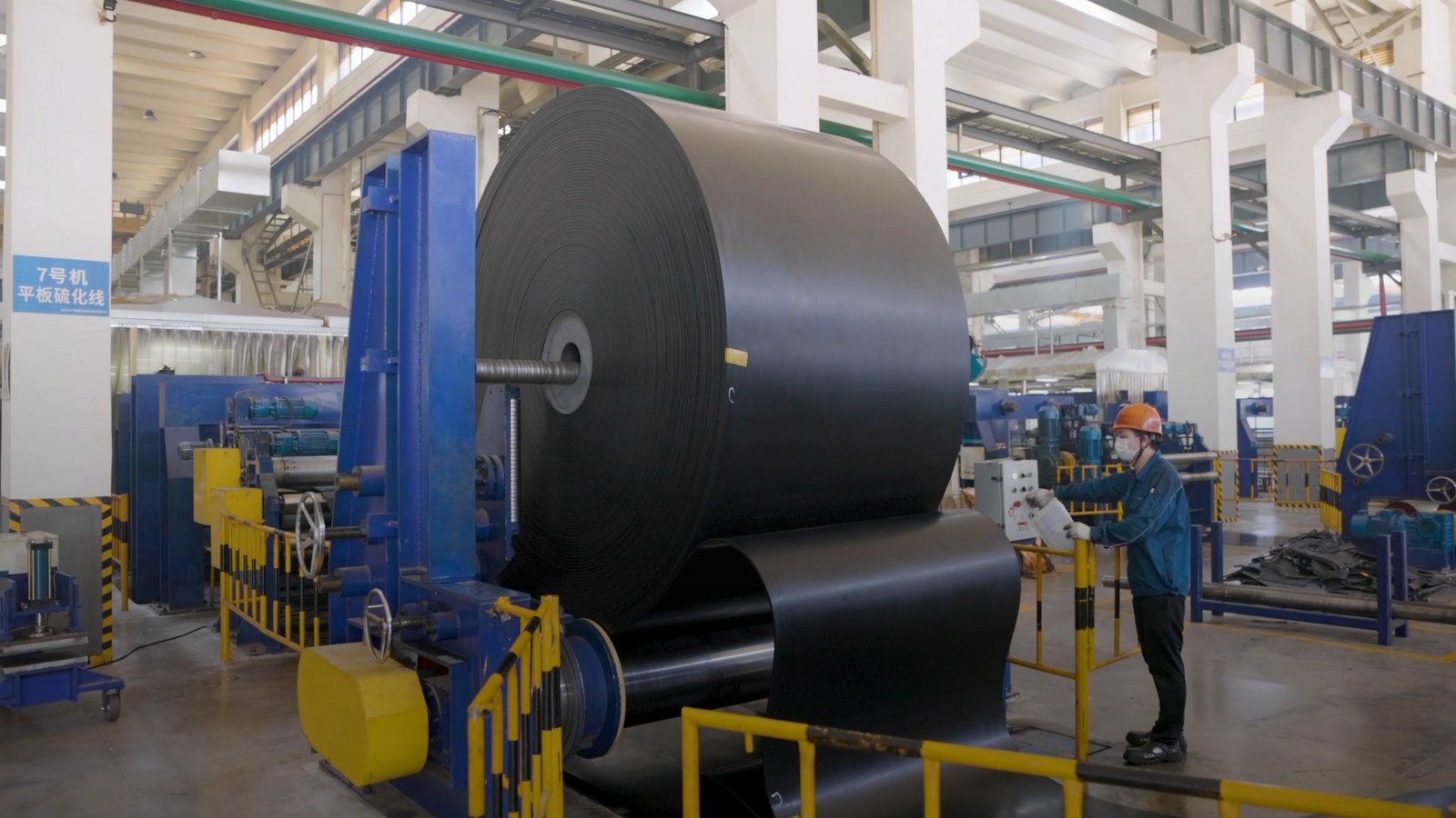 Vulcanising line producing acid and alkali resistant conveyor belt