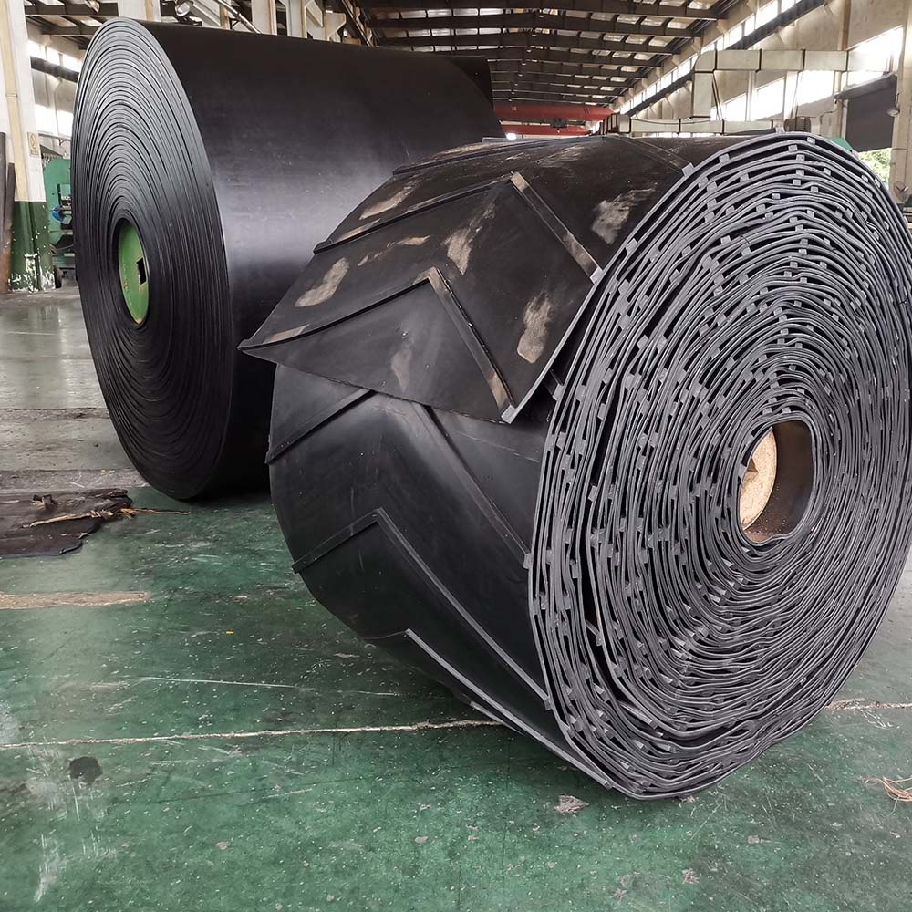 Chevron conveyor belt roll used on steep port transfer conveyors