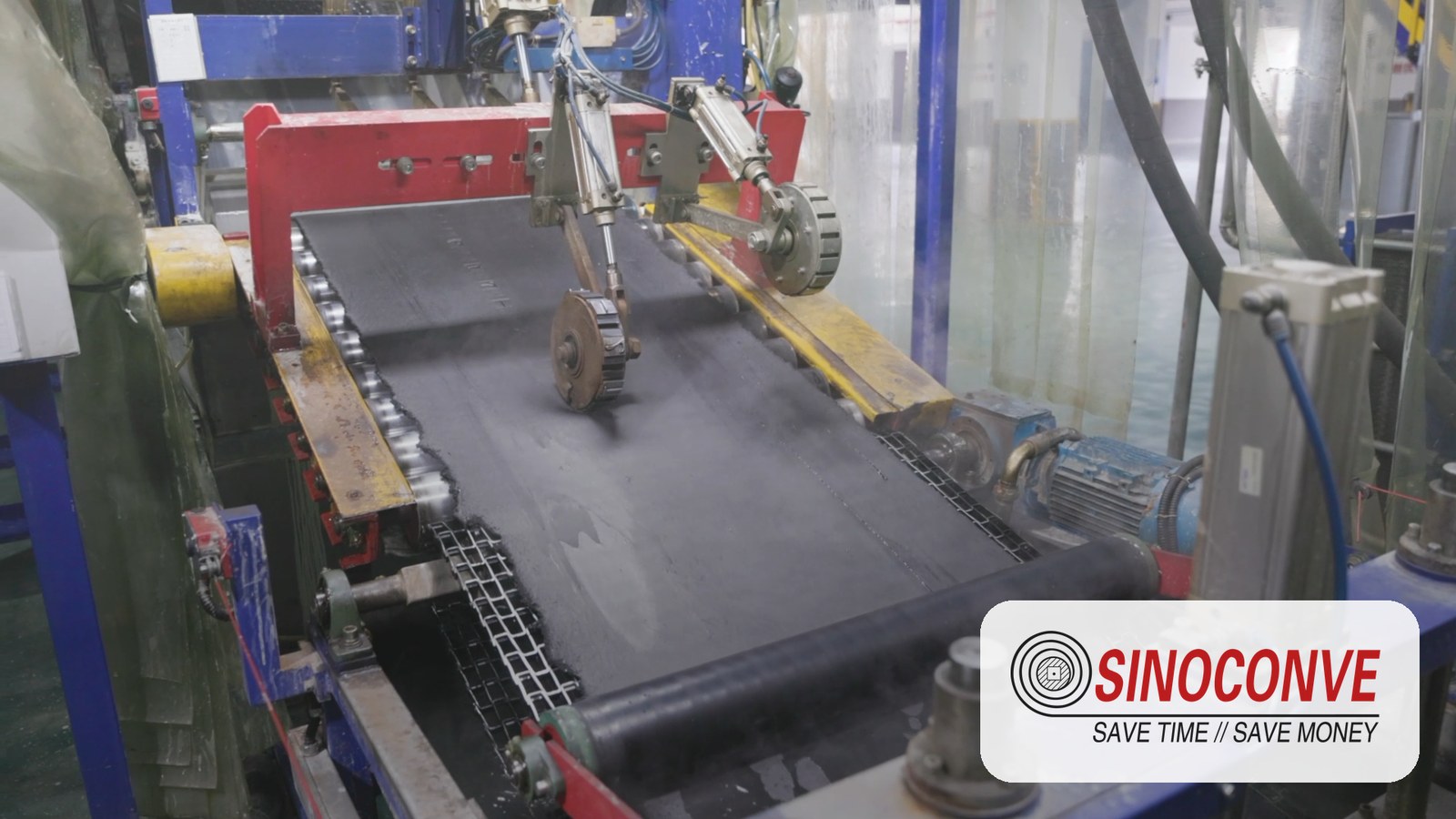 Conveyor belt surface finishing before chevron pattern forming