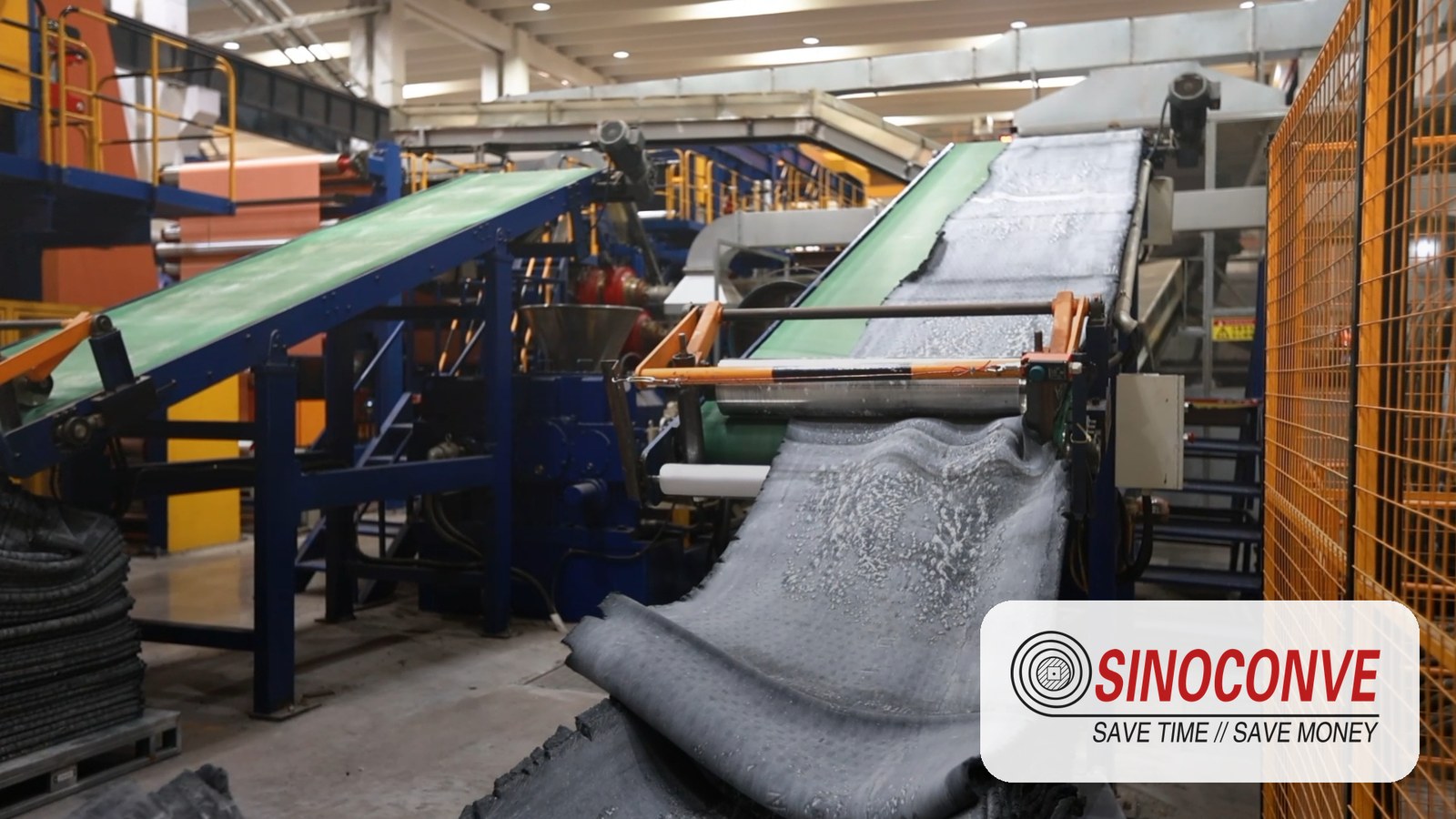 Steep inclined conveyor belt carrying bulk material