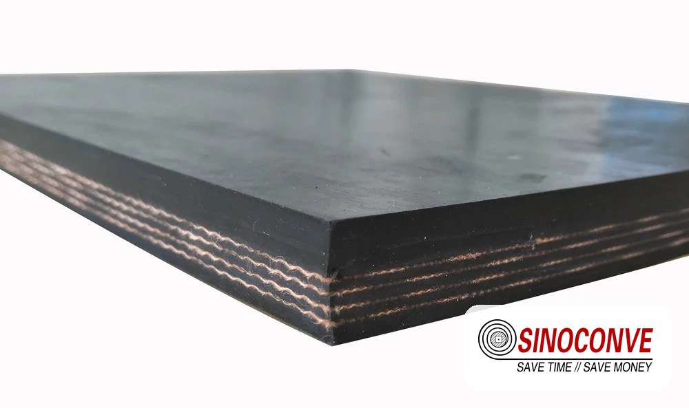 Rubber conveyor belt edge showing the cover thickness and the fabric carcass