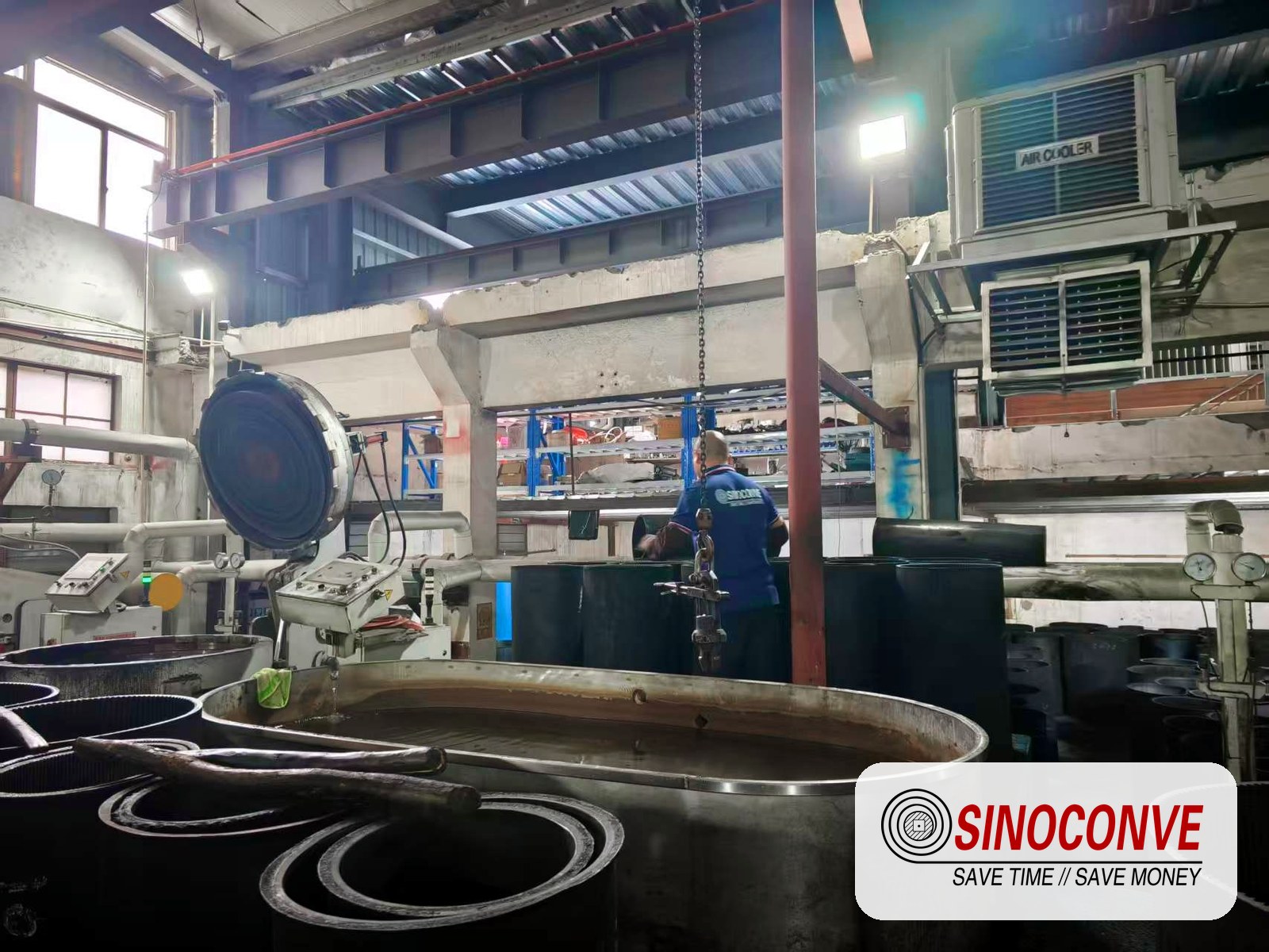 Secondary cleaner and V-plough installed on the return run of a conveyor belt