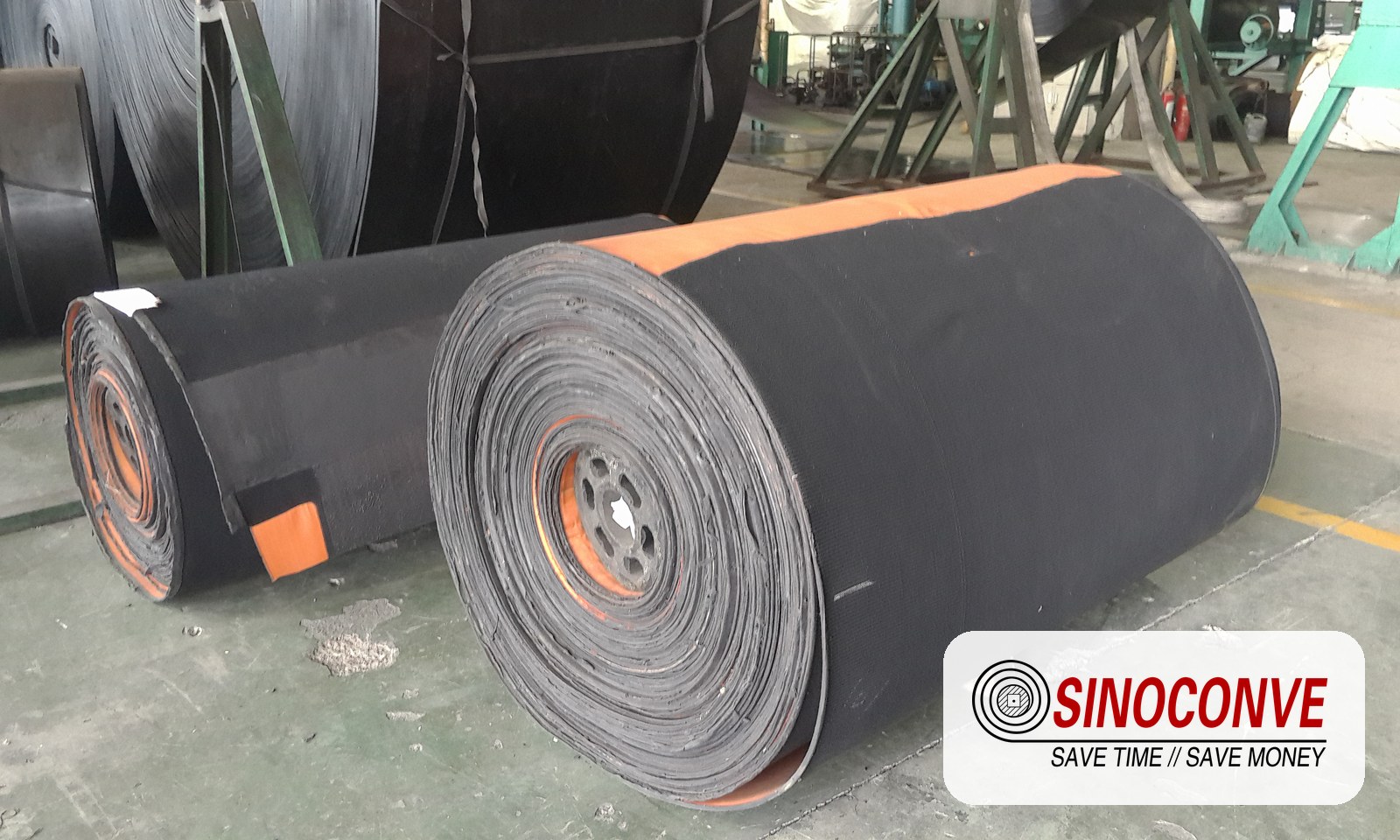 Portable farm conveyor support on uneven ground with adjustable legs