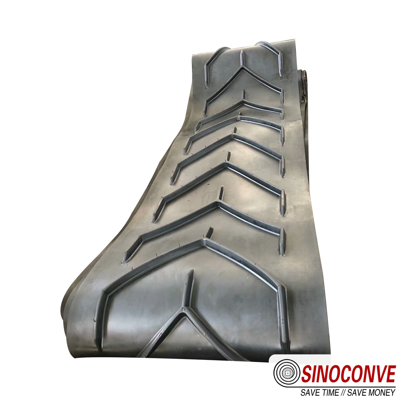 Chevron profile on a belt for inclined cullet transfer