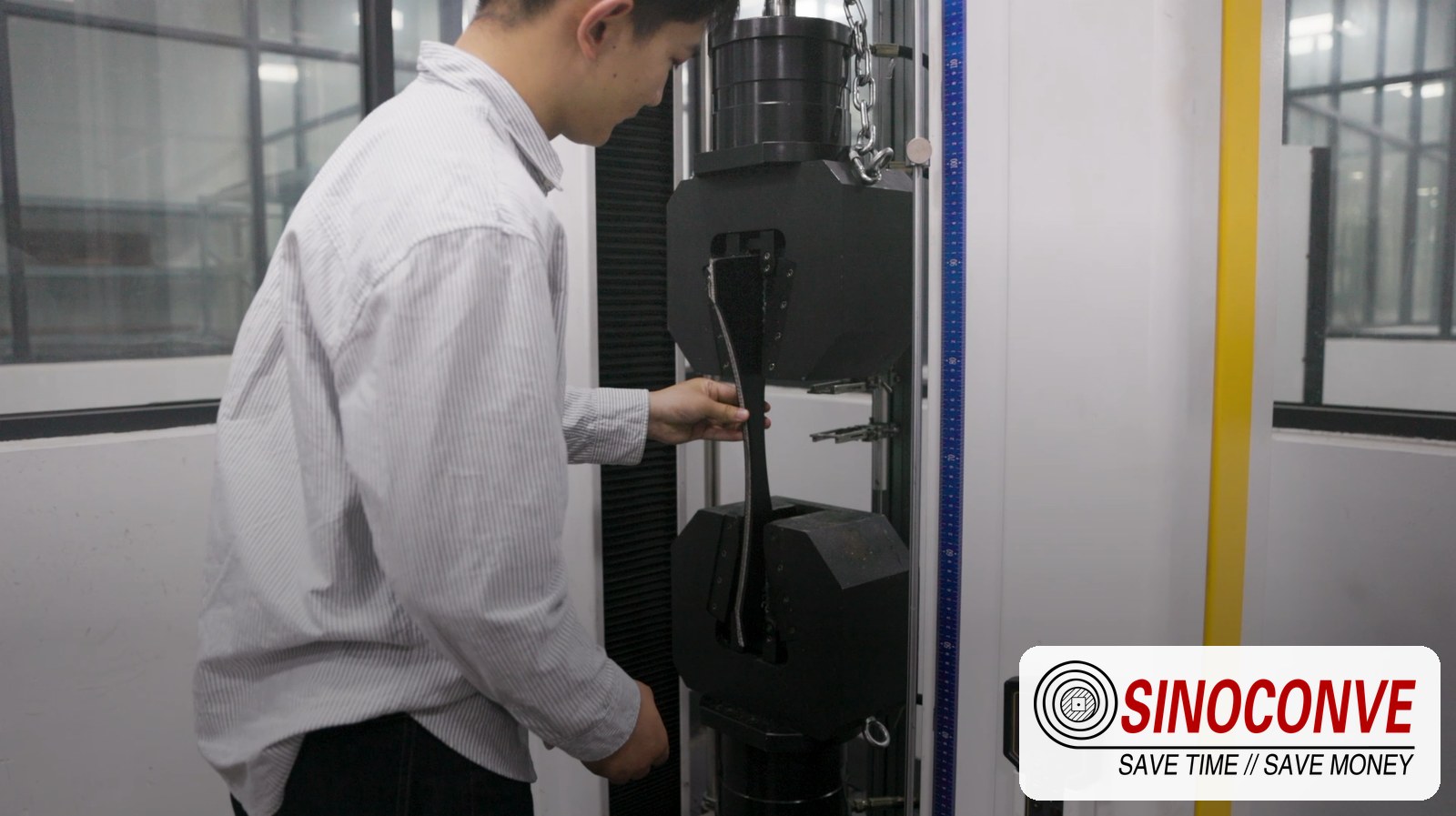 Tensile test of a belt sample in the laboratory before a sugar line order