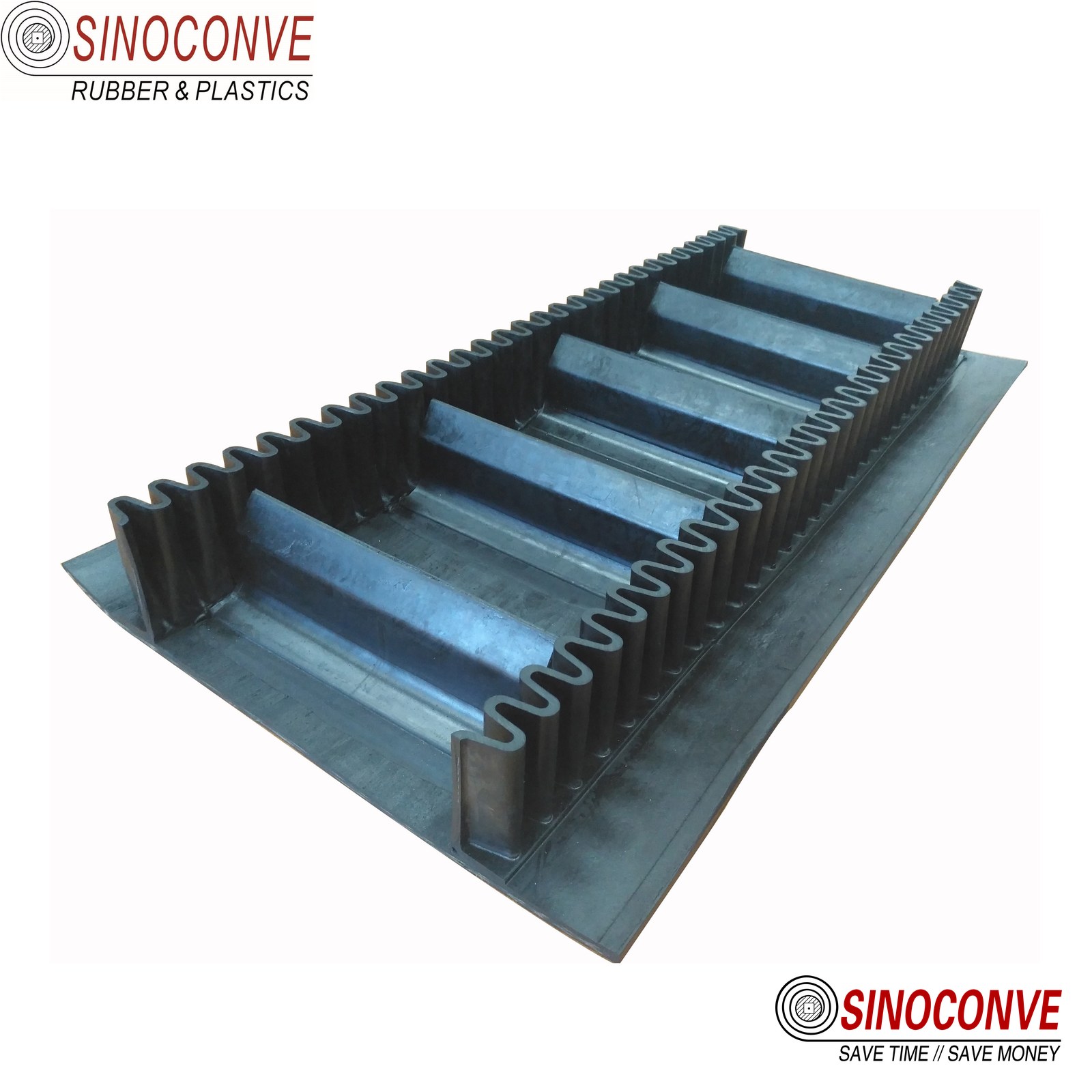 Corrugated sidewall belt for a steep sugar conveyor belt incline