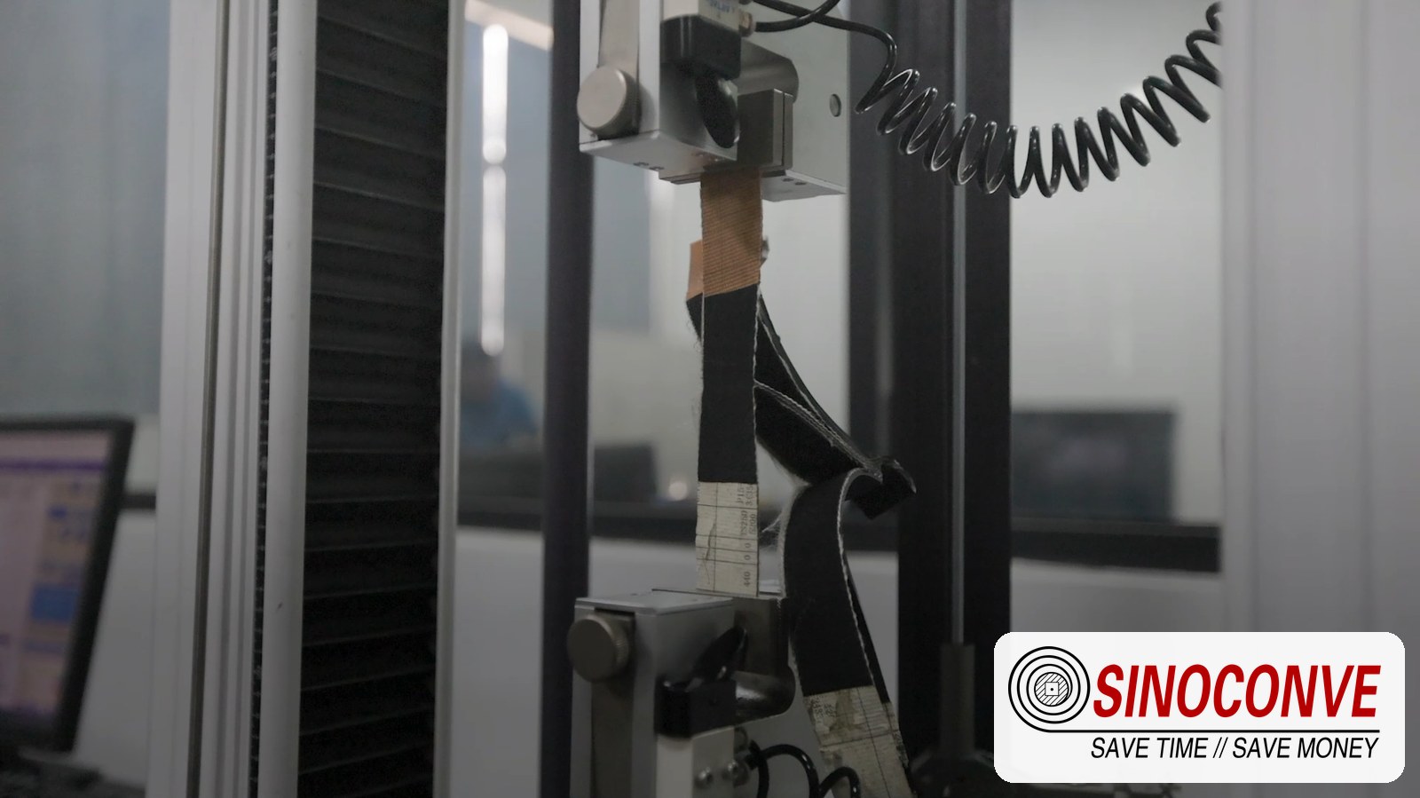Conveyor belt sample under tensile testing in the SINOCONVE laboratory